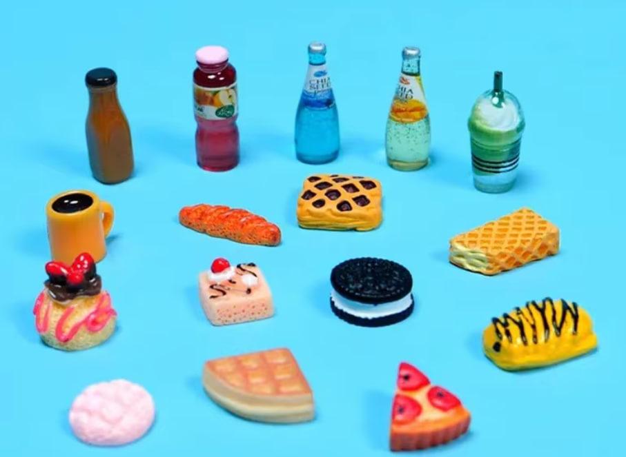 Eilik Smart Robots interacting with food items